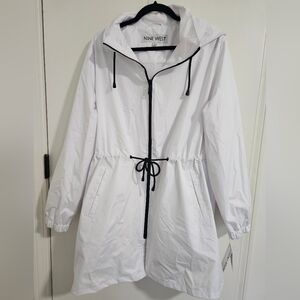 Nine West White Hooded Anorak Rain Jacket with Black Trim